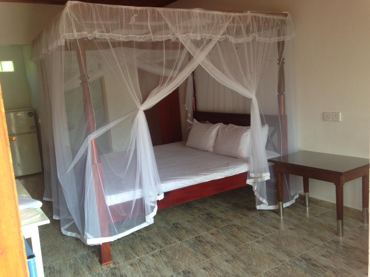 Jayanika home stay Tangalle Bagian luar foto