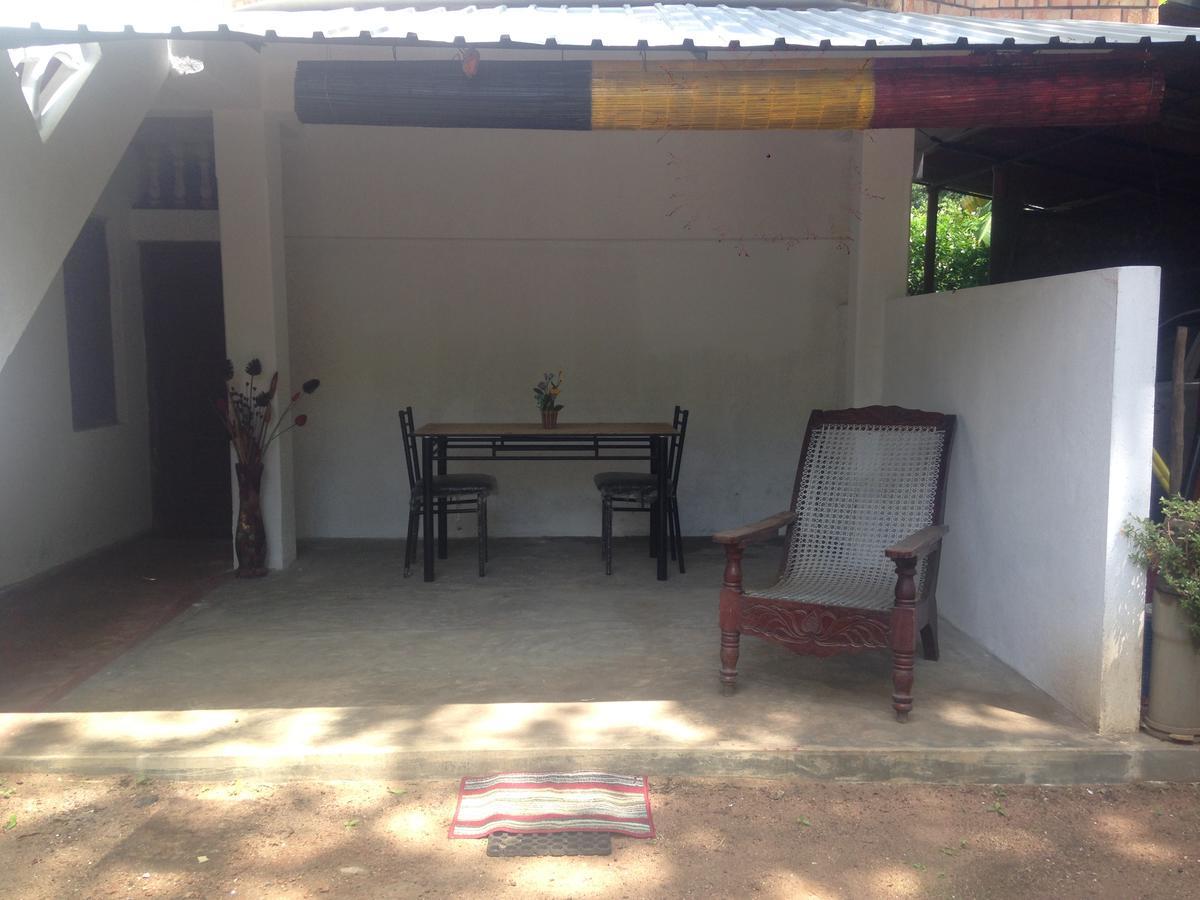 Jayanika home stay Tangalle Bagian luar foto