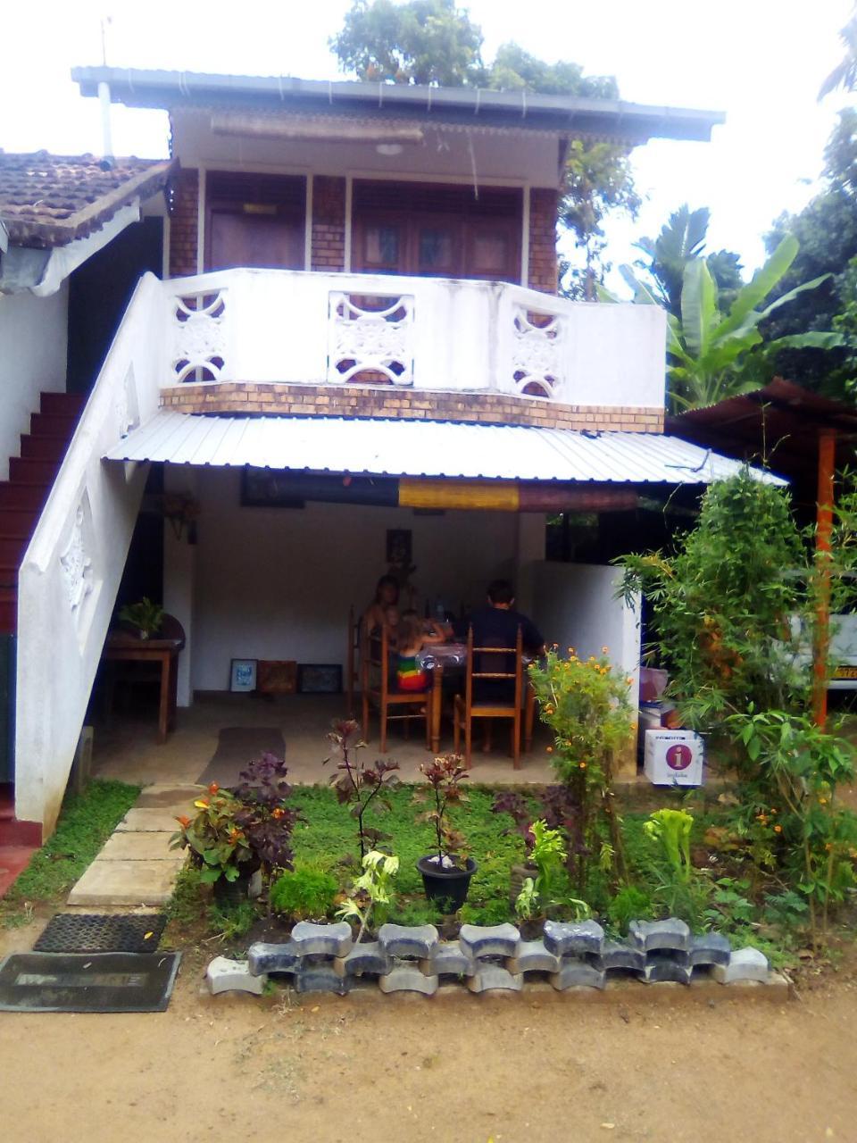 Jayanika home stay Tangalle Bagian luar foto