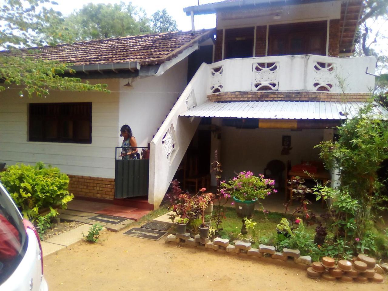 Jayanika home stay Tangalle Bagian luar foto